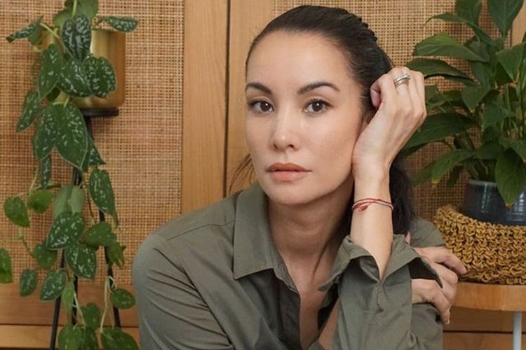 Model yang juga aktivis lingkungan Nadya Hutagalung