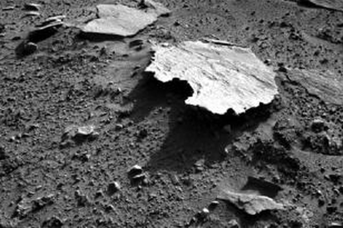 Batu di Mars dengan bentuk mirip Australia.