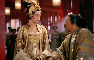 Sinopsis Film Curse of the Golden Flower, Runtuhnya Kerajaan ...