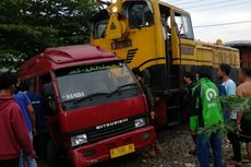 Video Viral Kereta Wisata Tabrak Minibus di Semarang, Warga Sempat Teriak Peringatkan Sopir