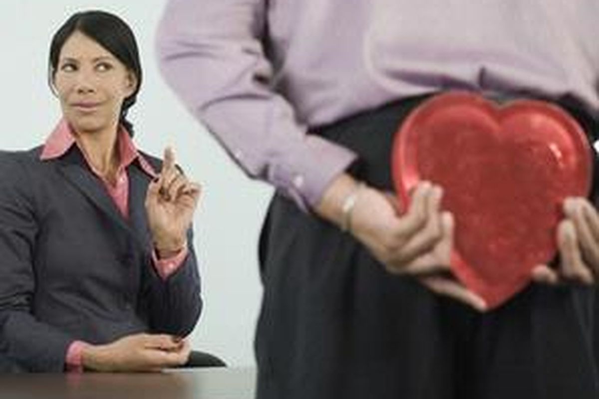 Jangan terlalu sering berkeluh-kesah soal pekerjaan Anda.