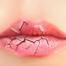 Lipstik Sulit Menempel karena Bibir Kering, Ini Solusinya