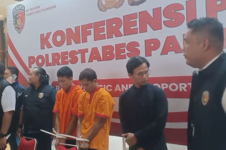 Antoni alias Anton (34) dan tersangka Pongki Saputra alias Pongki (24) saat berada di Polrestabes Palembang, Senin (1/7/2024).