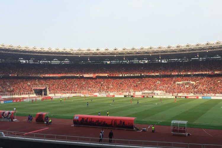 Suasana pertandingan antara Persija melawan Persela pada lanjutan laga Liga 1 di Stadion Utama Gelora Bung Karno (SUGBK), Selasa (20/11/2018).
