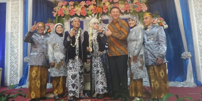 Gubernur DKI Jakarta Basuki Tjahaja Purnama menghadiri pernikahan warga di Kelapa Gading, Sabtu (3/9/2016).