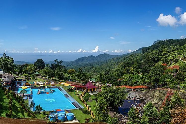 Lokawisata Baturraden di Banyumas merupakan obyek wisata keluarga yang berada di kaki Gunung Slamet, Jawa Tengah.
