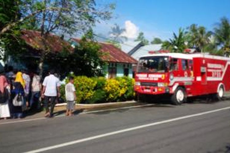 Empat unit rumah bantuan korban tsunami di Desa Cot Darat, Kecamatan Samatiga, Aceh Barat dilalap si jago merah, Jumat (13/3/2015).