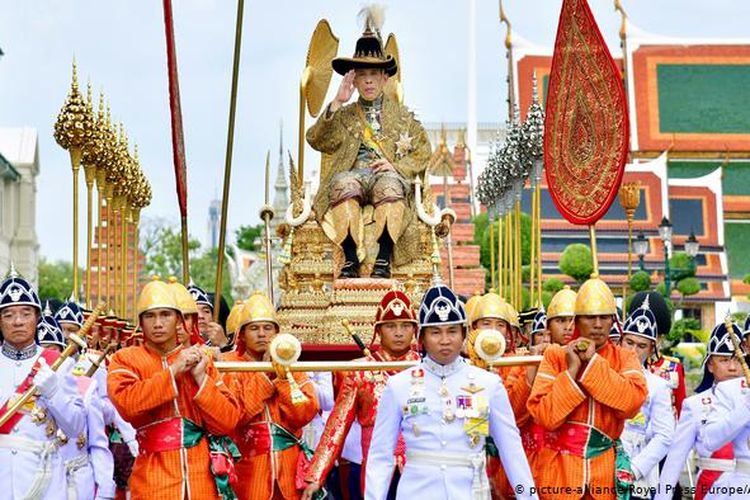 Hukum lese majeste Thailand melindungi keluarga kerajaan dari kritik dan dapat menjerat orang dengan hukuman hingga 15 tahun penjara