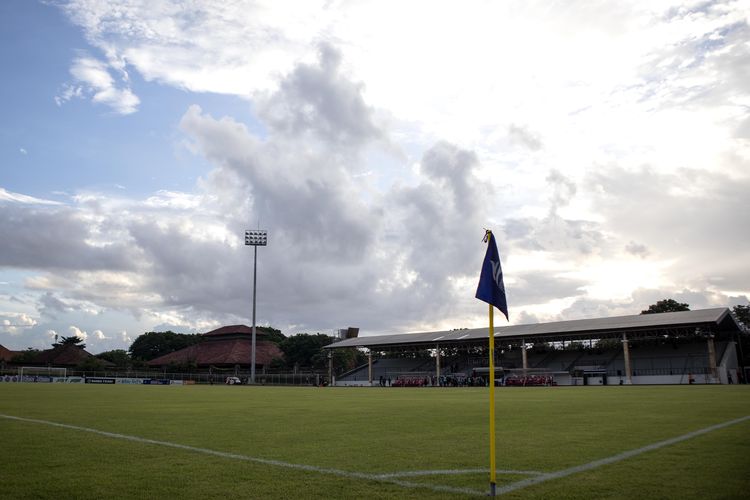 Salah satu venue Liga 1 2021-2022, Stadion I Gusti Ngurah Rai Denpasar saat siang hari.