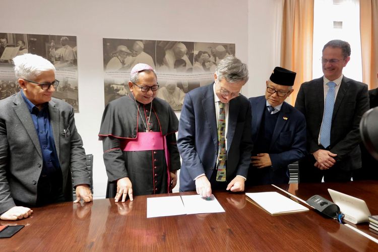 Sejarah, Kantor Berita Resmi Vatikan Kini Gunakan Bahasa Indonesia