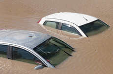 Panduan Klaim Asuransi Mobil Terendam Banjir