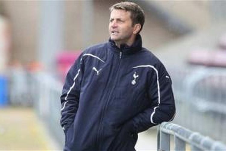Tottenham Hotspur menunjuk Tim Sherwood sebagai pelatih sementara, menggantikan Andre Villas-Boas. 