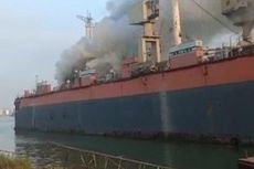 Kapal Kargo Anugerah Mandiri Terbakar di Tanjung Perak Surabaya