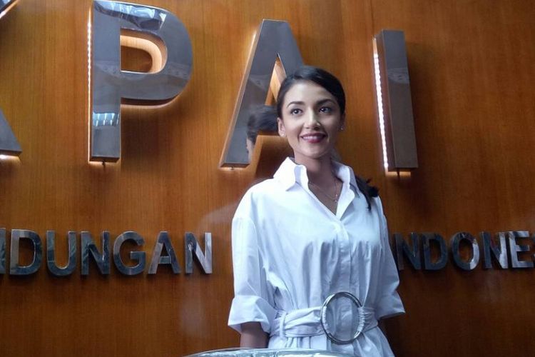 Tsania Marwa diabadikan saat mendatangi Kantor KPAI, Jakarta Pusat, Selasa (2/5/2017).
