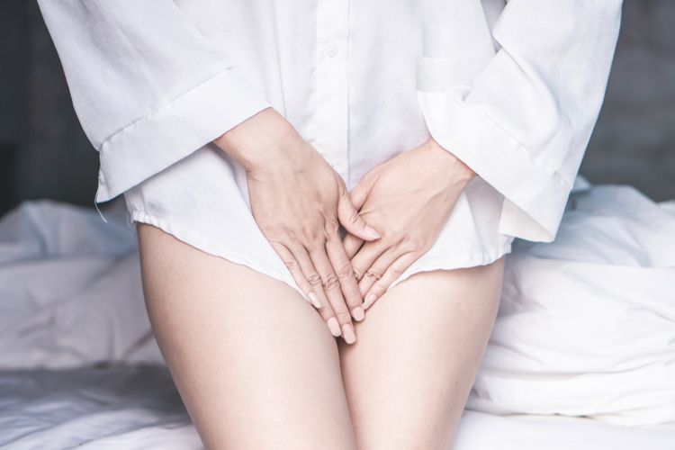 Gatal pada vagina bisa disebabkan karena infeksi ragi atau jamur. Ini merupakan kondisi yang umum terjadi pada wanita baik anak-anak maupun dewasa. 