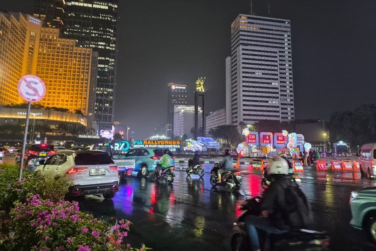 Massa Aksi dan Polisi Bubar, Jalanan Sekitar Bundaran HI Dibuka Kembali