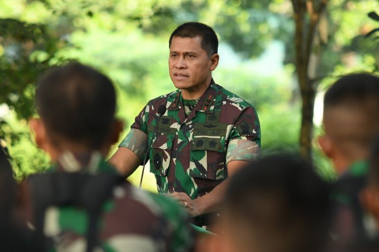 Teguh Pudjo Rumekso saat masih menjabat sebagai Komandan Pussenif Kodiklat TNI AD