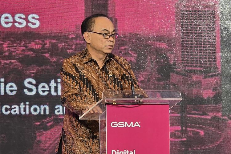 Menteri Kominfo Budi Arie Setiadi memberi sambutan di acara Digital Nation Summit di Gedung Sapta Pesona, Jakarta Pusat, Kamis (12/9/2024).
