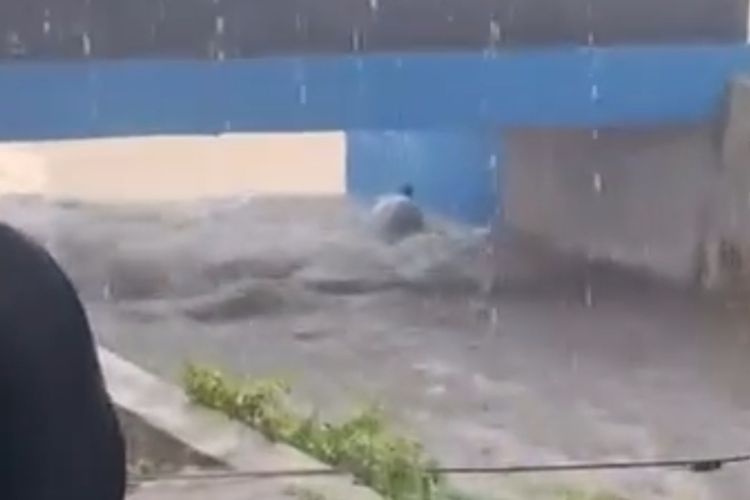 Terseret Arus Kencang di Pintu Air Pleret Semarang, Satu Orang Dalam Pencarian