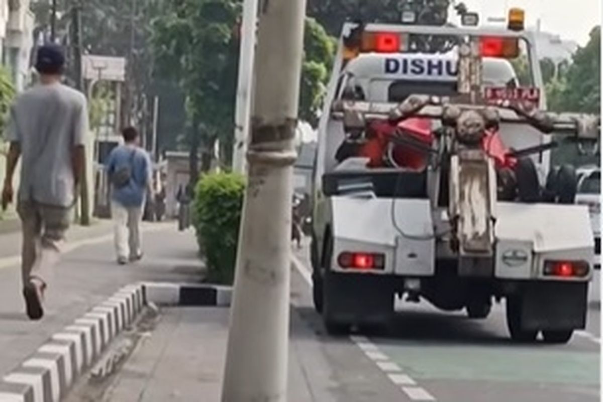 Sebuah video viral di media sosial menyoroti dugaan praktik pungutan liar (pungli) oleh oknum petugas Dinas Perhubungan (Dishub) Jakarta terhadap seorang sopir bajaj di kawasan Salemba Raya, Jakarta Pusat, Jumat (27/6/2025).