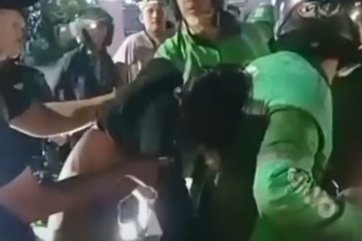 Pelaku pingsan setelah dikeroyok rekan-rekan ojol di Kota Semarang