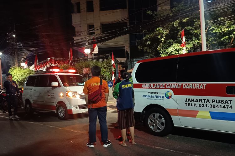9 Ambulans dan 1 Mobil Unit DVI Siaga di Lokasi Kebakaran Gedung Bapenda Jakarta