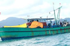 Aparat Bantu Perbaiki Kapal Imigran Gelap yang Rusak di Tengah Laut