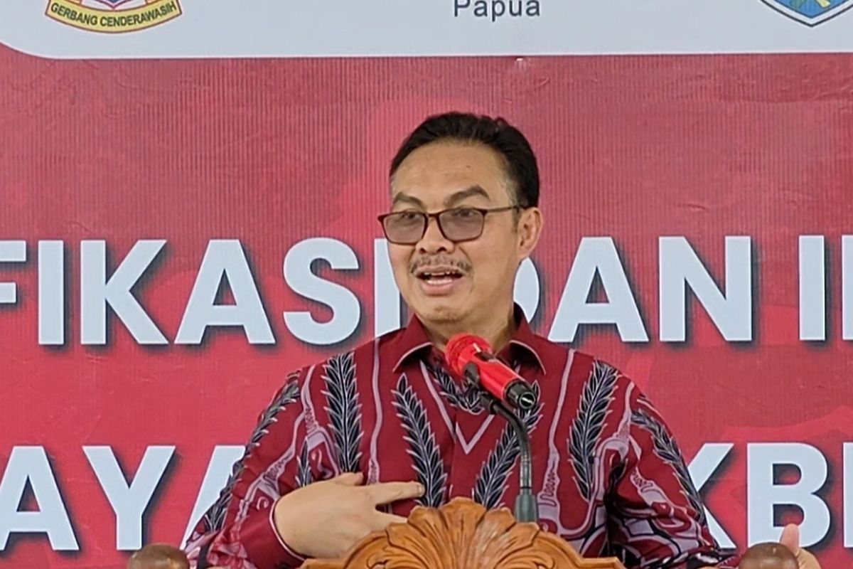 Kepala Badan Kependudukan dan Keluarga Berencana Nasional (BKKBN) dokter Hasto dalam kunjungan kerja di Papua Tengah dan menghadiri sejumlah kegiatan di Kampung Keluarga Berencana (KB) Wiraska, Kabupaten Nabire, Kamis (4/4/2024).
