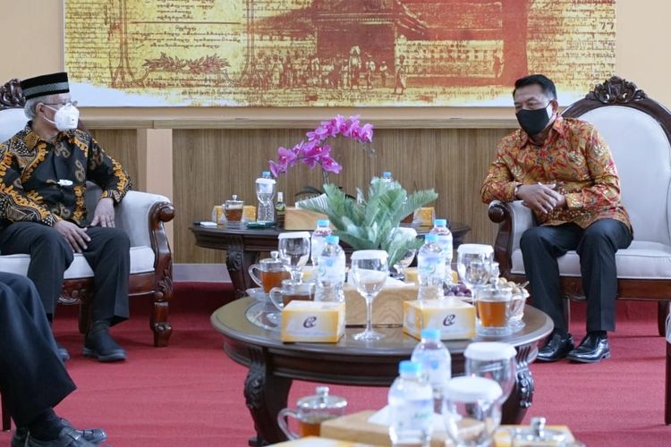 Kepala Staf Kepresidenan bertemu dengan Ketua Umum PP Muhammadiyah Haedar Nashir di Gedung Graha Suara Muhammadiyah, Yogya, Jumat (2/10/2020). 