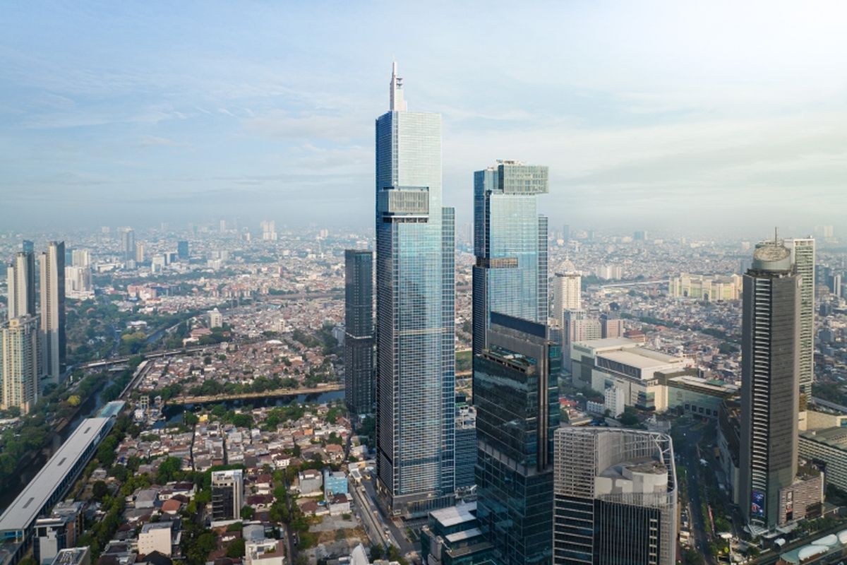 Thamrin Nine menghadirkan Observation Deck yang menawarkan pengalaman menikmati pemandangan Kota Jakarta dari ketinggian 385 meter.