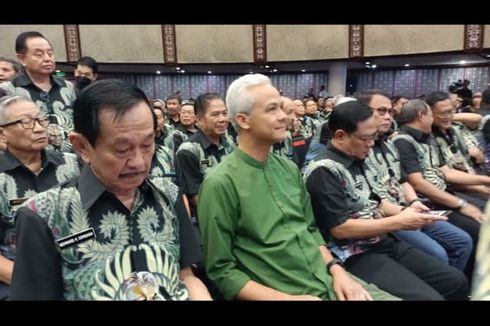 Pakai Baju Hijau Bertuliskan Indonesia, Ganjar Hadiri Acara Ngopi Bareng Purnawirawan TNI/Polri