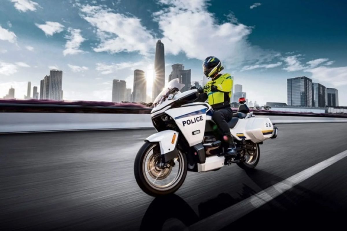 Motor polisi di China pakai CFMoto 300GT-E