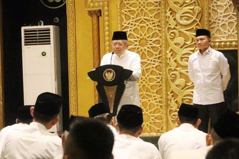 Kunker ke Pontianak, Wapres Ma’ruf Amin Shalat Tarawih di Masjid Raya Mujahidin