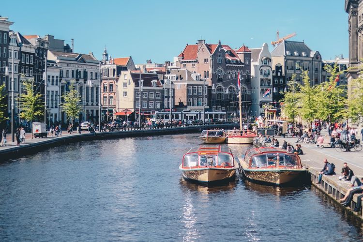 Amsterdam, Belanda. Belanda adalah salah satu negara yang bisa dikunjungi tanpa syarat tes PCR.