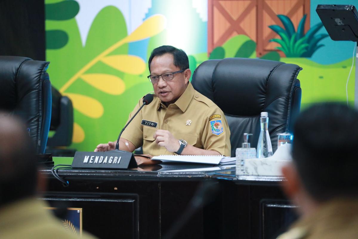 Mendagri Tito Karnavian terlihat menghadiri Rapat Koordinasi (Rakor) Pengendalian Inflasi Daerah dirangkaikan dengan Percepatan Pengembangan Industri Gim Nasional di Gedung Sasana Bhakti Praja (SBP), Kantor Pusat Kementerian Dalam Negeri (Kemendagri), Jakarta, Senin (7/10/2024).