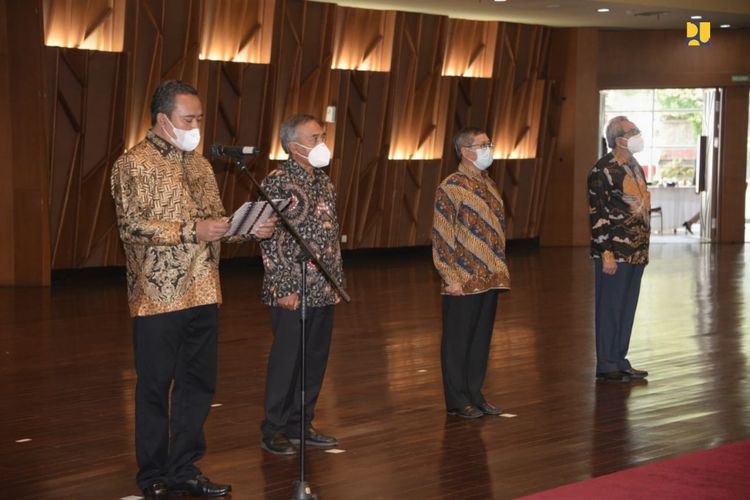 Menteri Pekerjaan Umum dan Perumahan Rakyat Basuki Hadimuljono melantik sebanyak 7 pengurus Lembaga Pengembangan Jasa Konstruksi (LPJK) periode 2021-2024 pada Selasa (22/12/2020).