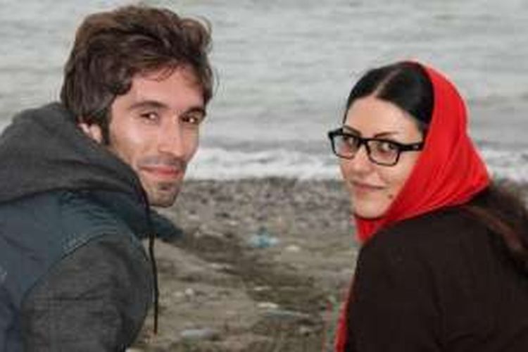 Penulis Iran, Golrokh Ebrahimi Iraee dan suaminya, Arash Sadeghi.
