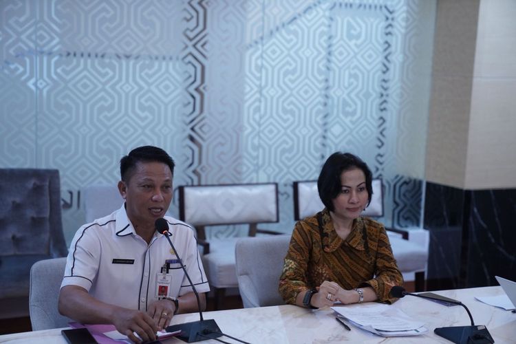 Penjabat (Pj) Sekretaris Daerah (Sekda) Provinsi Sulawesi Selatan (Sulsel) Andi Darmawan Bintang memimpin Rapat Koordinasi dengan Direktur Koordinasi dan Supervisi Wilayah IV, KPK-RI Ely Kusumastuti di Toraja Room, Kantor Gubernur Sulsel, Rabu (12/7/2023).
