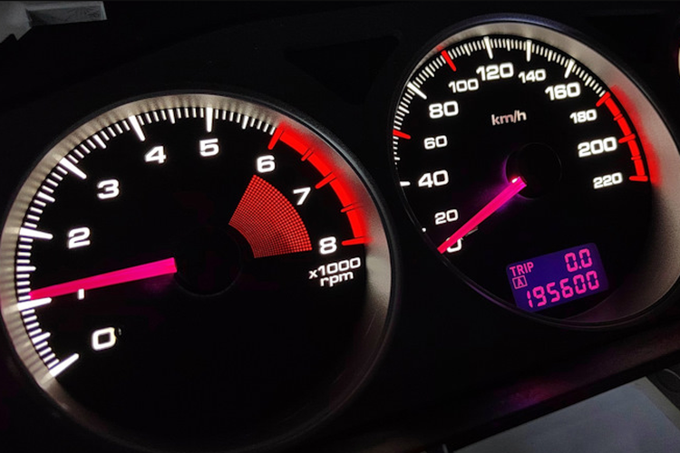 Ilustrasi putaran mesin stasioner mobil