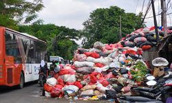 Pengelolaan Sampah di Indonesia Buruk, Wamendagri Ingatkan Ancaman Kesehatan dan Krisis Iklim