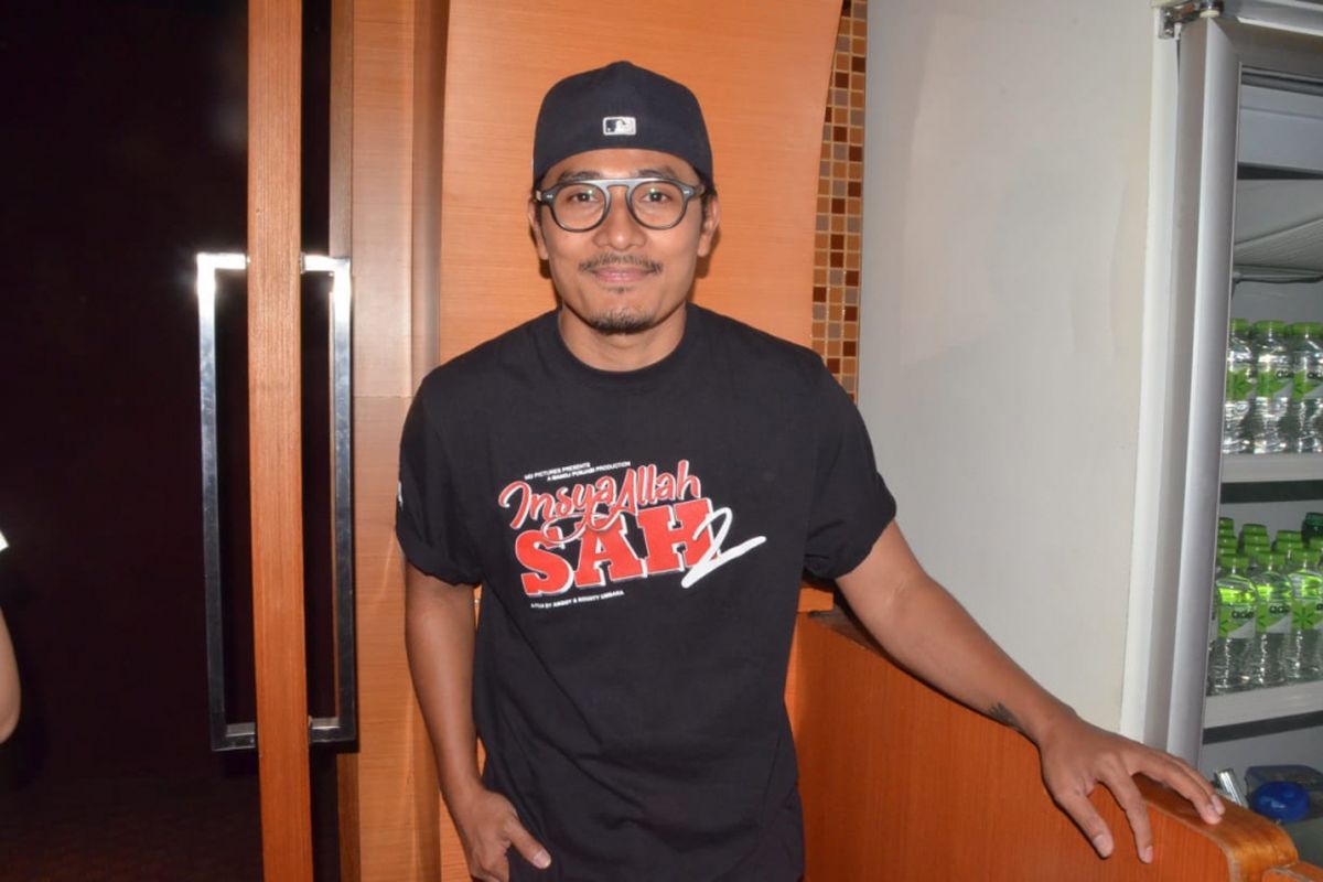 Artis peran Tanta Ginting ditemui usai acara meet and greet pemain film Insya Allah Sah 2 di XXI Blok M Square, Kebayoran Baru, Jakarta Selatan, Senin (18/6/2018).