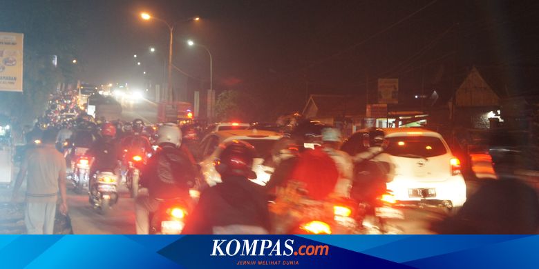 Pemudik Motor Mulai Padati Jalan Arteri Karawang