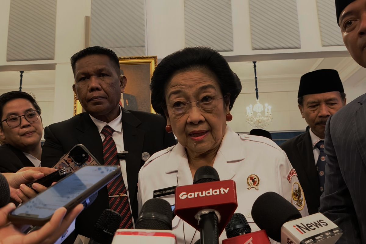 Megawati Soekarnoputri memberikan pengarahan