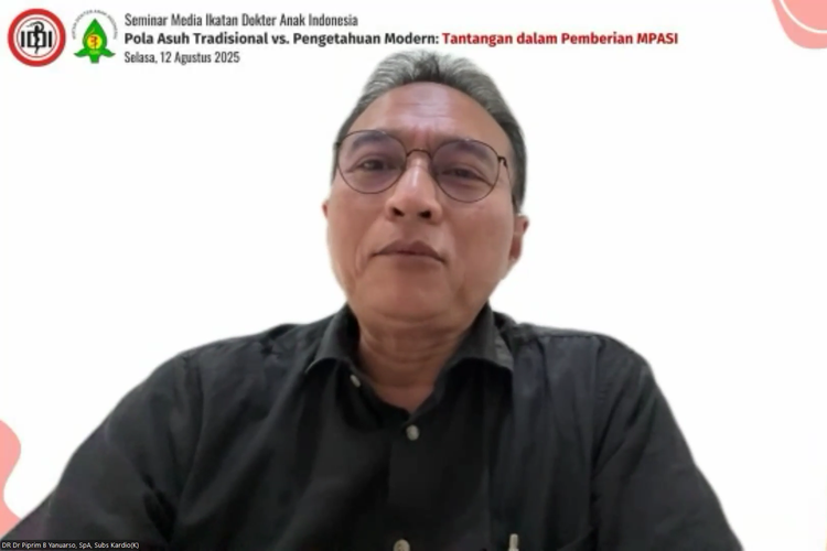 Ketua Pengurus Pusat Ikatan Dokter Anak Indonesia (IDAI), dr. dr. Piprim Basarah Yanuarso, Sp.A, Subsp.Kardio(K) dalam seminar media daring bertema ?Pola Asuh Tradisional vs Pengetahuan Modern: Tantangan dalam Pemberian MPASI? pada Selasa (12/8/2025).