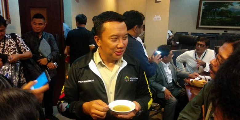 Menteri Pemuda dan Olahraga (Menpora) Imam Nahrawi saat menghadiri acara diskusi Asian Games 2018 bertajuk Diskusi Bukber: Asian Games dan Revolusi Mental, di Kantor Staf Presiden, Jakarta, Senin (20/5/2018).