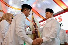 Andra Soni Terima Panji Kehormatan dari Prabowo Subianto