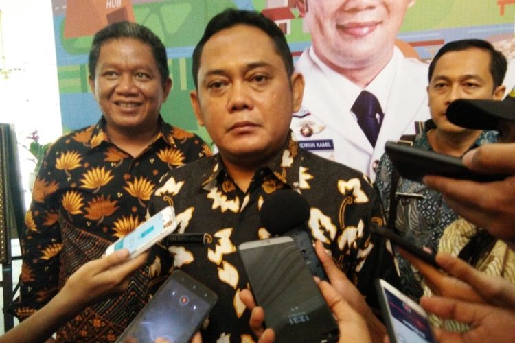 Plt Bupati Bekasi Eka Supria Atmaja saat ditemui wartawan di Gedung Sate, Jalan Diponegoro, Kamis (18/10/2018).