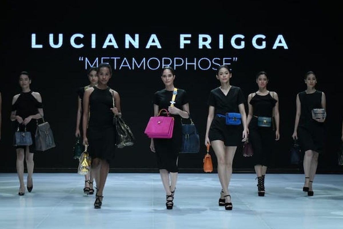 Peluncuran tas Luciana Frigga di ajang Indonesia Fashion Week 2019.