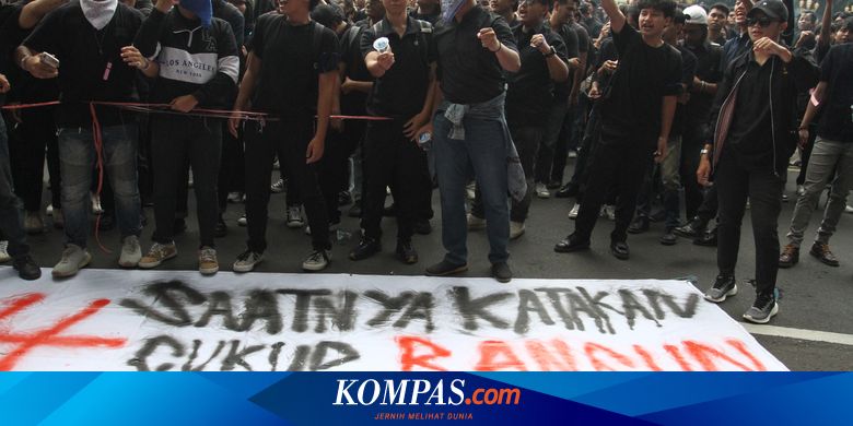 Indonesia Bergolak: Dari Fufufafa Hingga PHK, Apa yang Sebenarnya Terjadi?