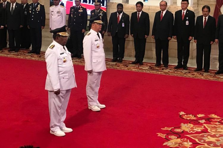 Suasana pelantikan Wan Thamrin Hasyim sebagai Plt Gubernur Riau dan Rosidin Mersyah sebagai Plt Gubernur Bengkulu di Istana Negara, Jakarta, Senin (10/12/2018) oleh Presiden Joko Widodo.